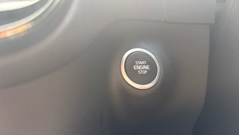 Volvo XC40 2.0 B3P Plus Dark 5dr Auto Petrol Estate